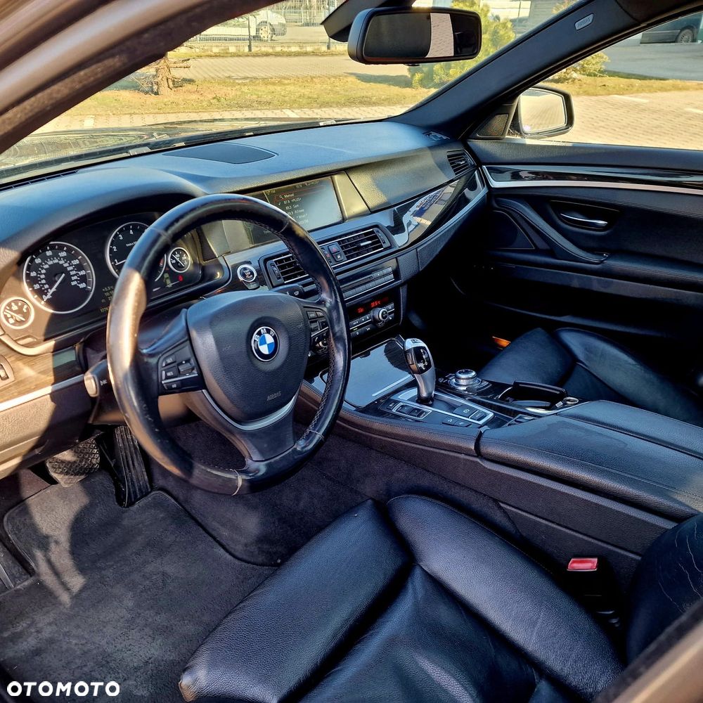 BMW Seria 5 528i xDrive Sport-Aut Luxury Line - 9