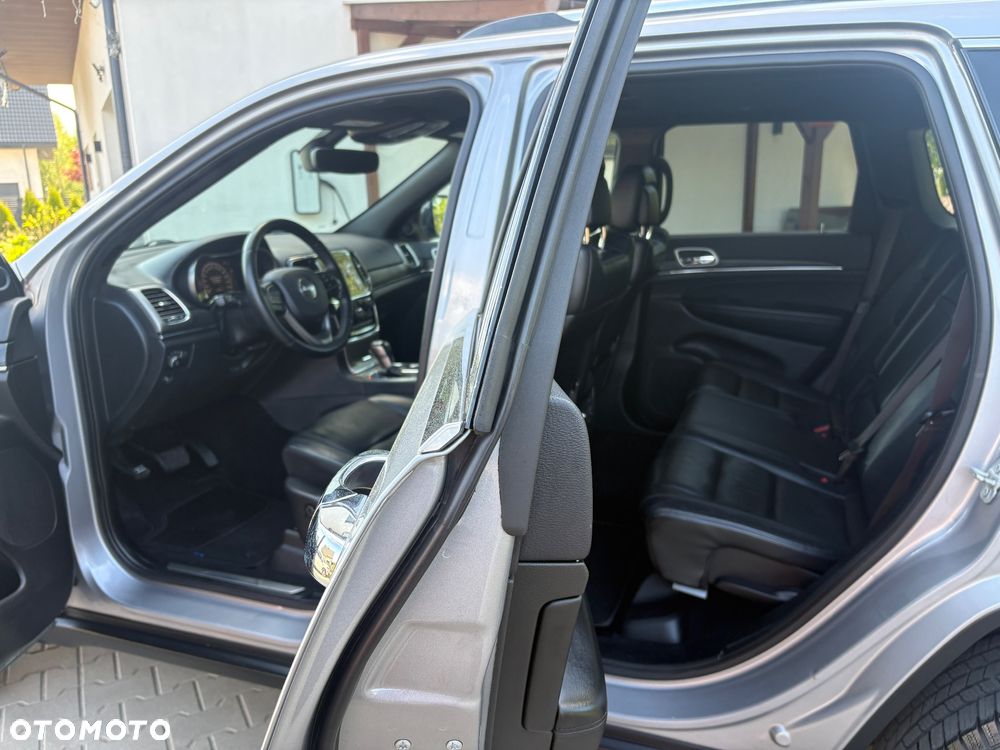 Jeep Grand Cherokee - 17