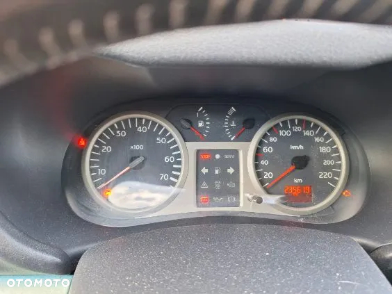 Renault Clio 1.2 16V 75 Collection - 12