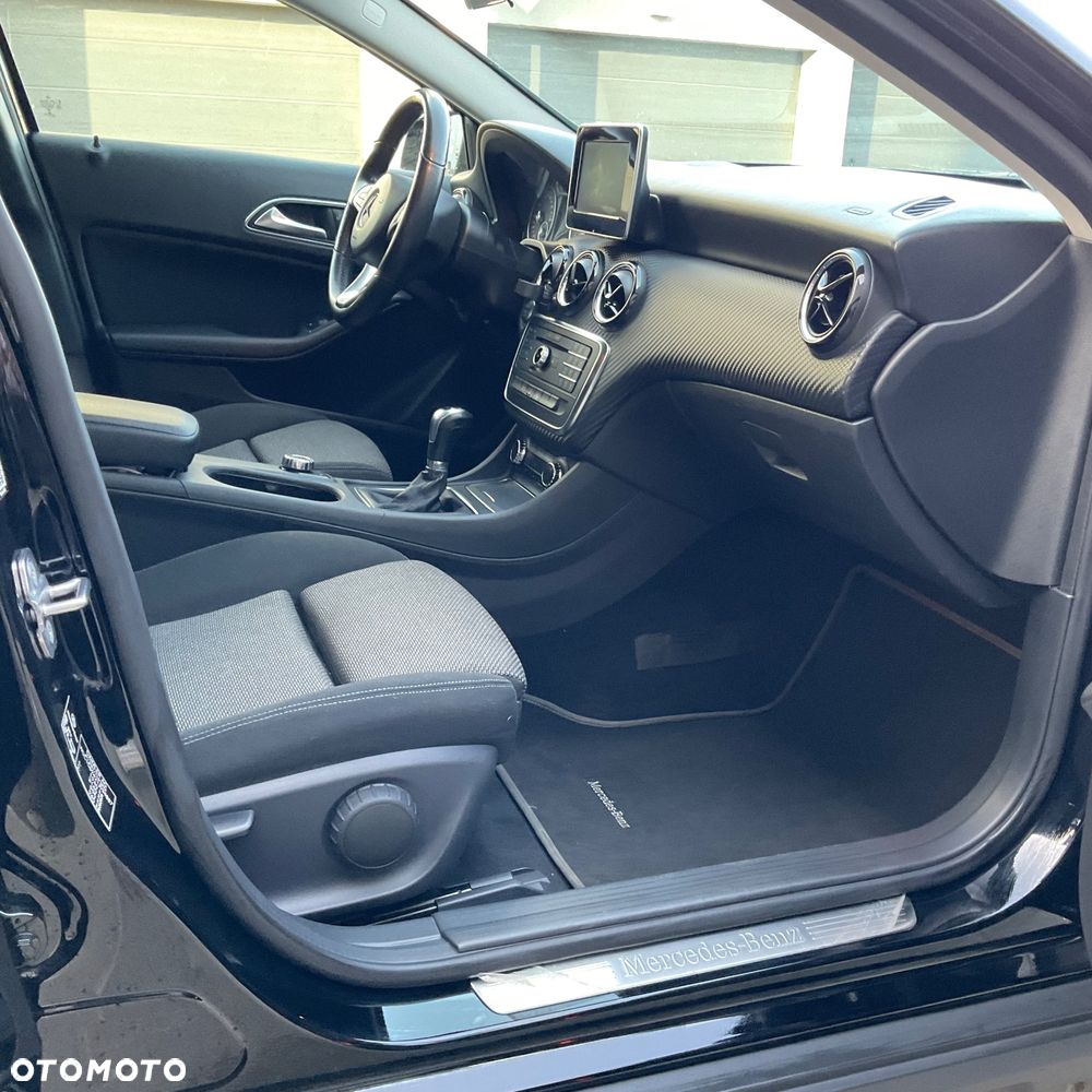 Mercedes-Benz GLA 180 - 11