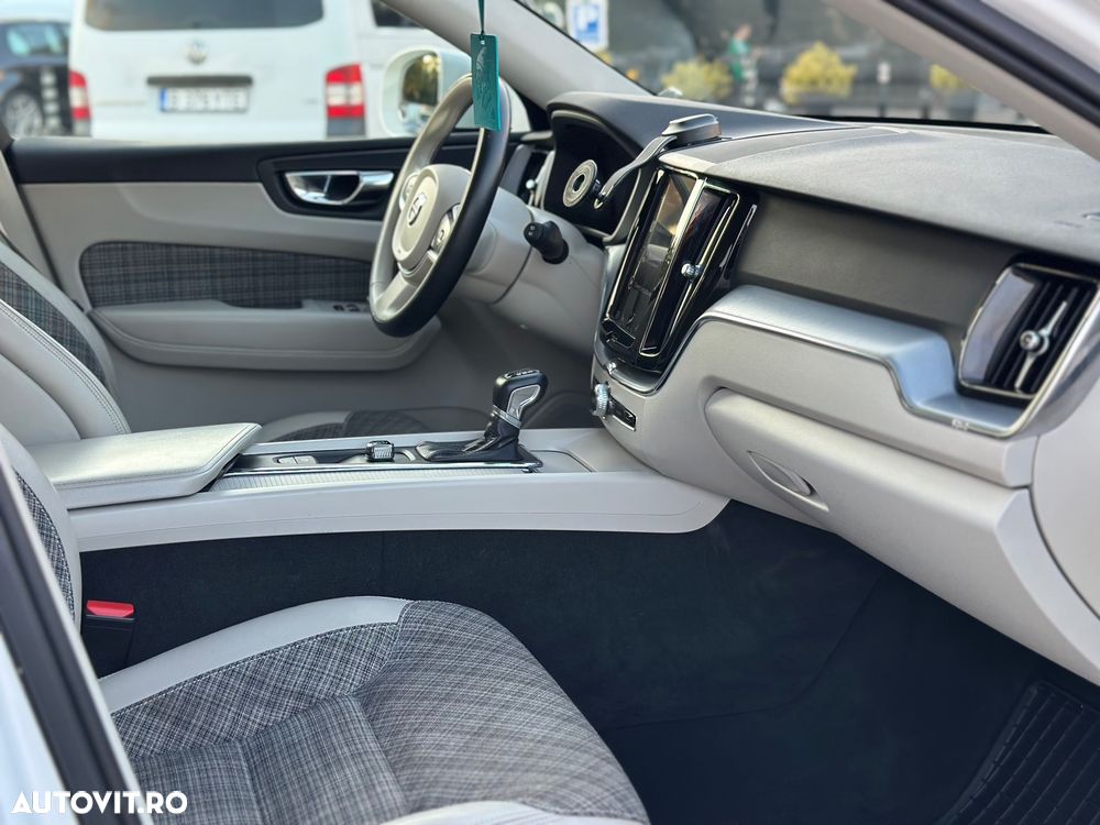 VOLVO XC60 2019 — imagine 7