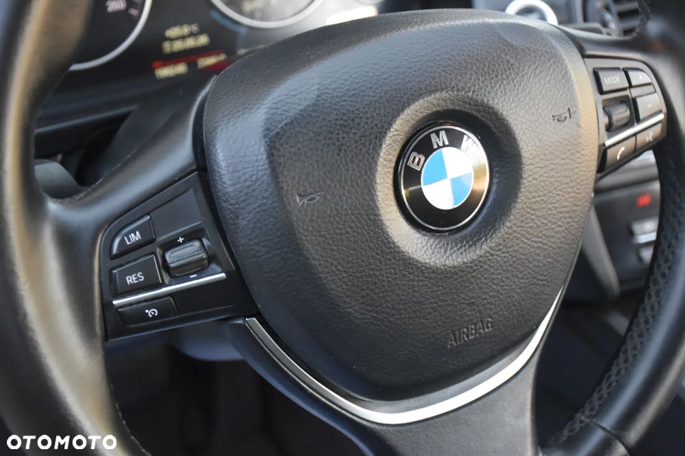 BMW Seria 5 518d Luxury Line - 17