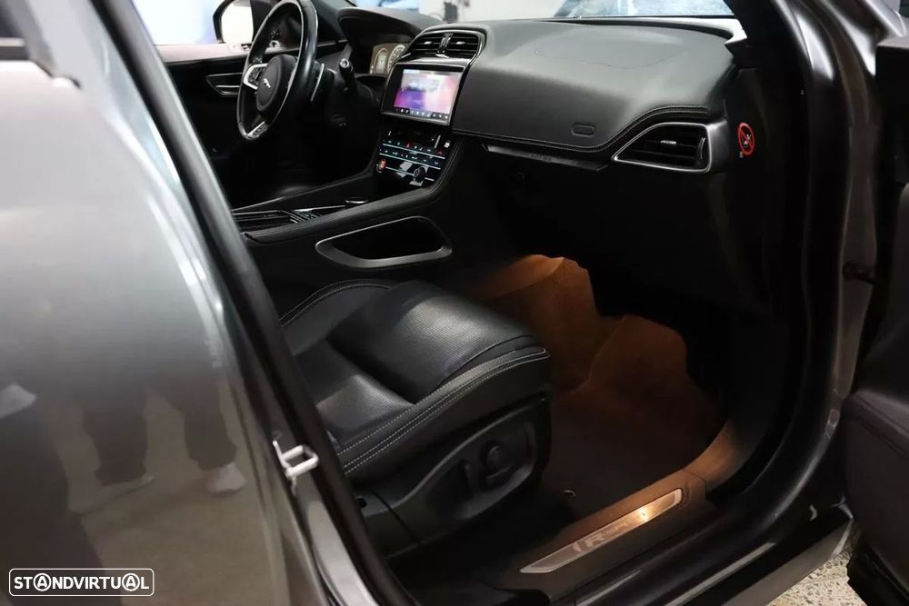 Jaguar F-Pace 25d AWD Aut. R-Sport - 33
