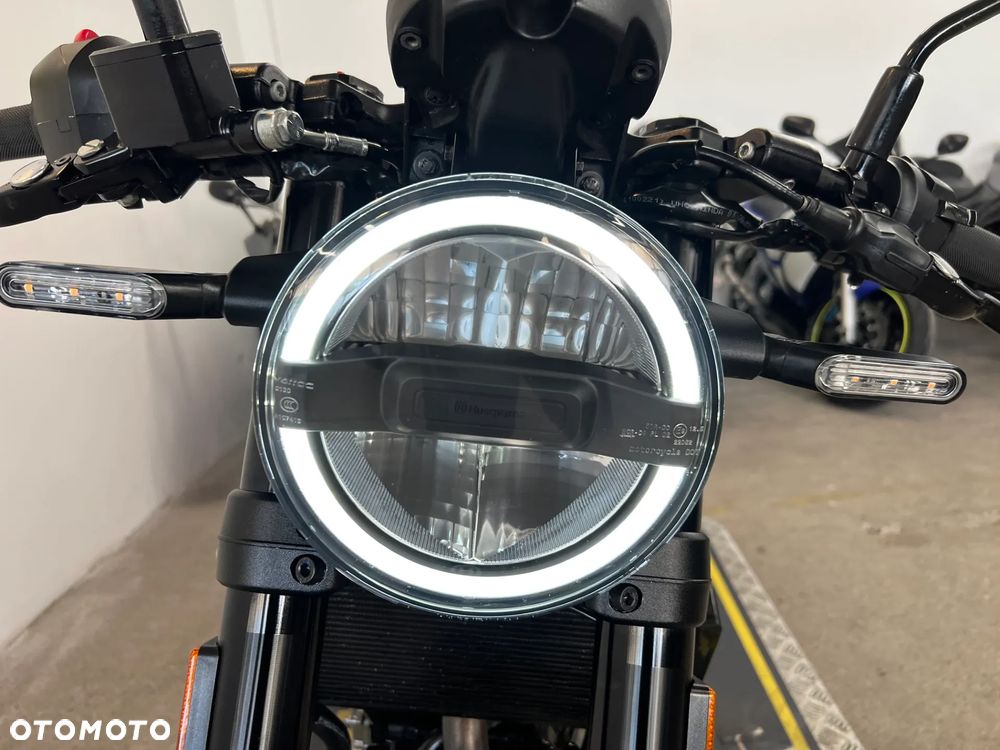 Husqvarna Vitpilen - 24