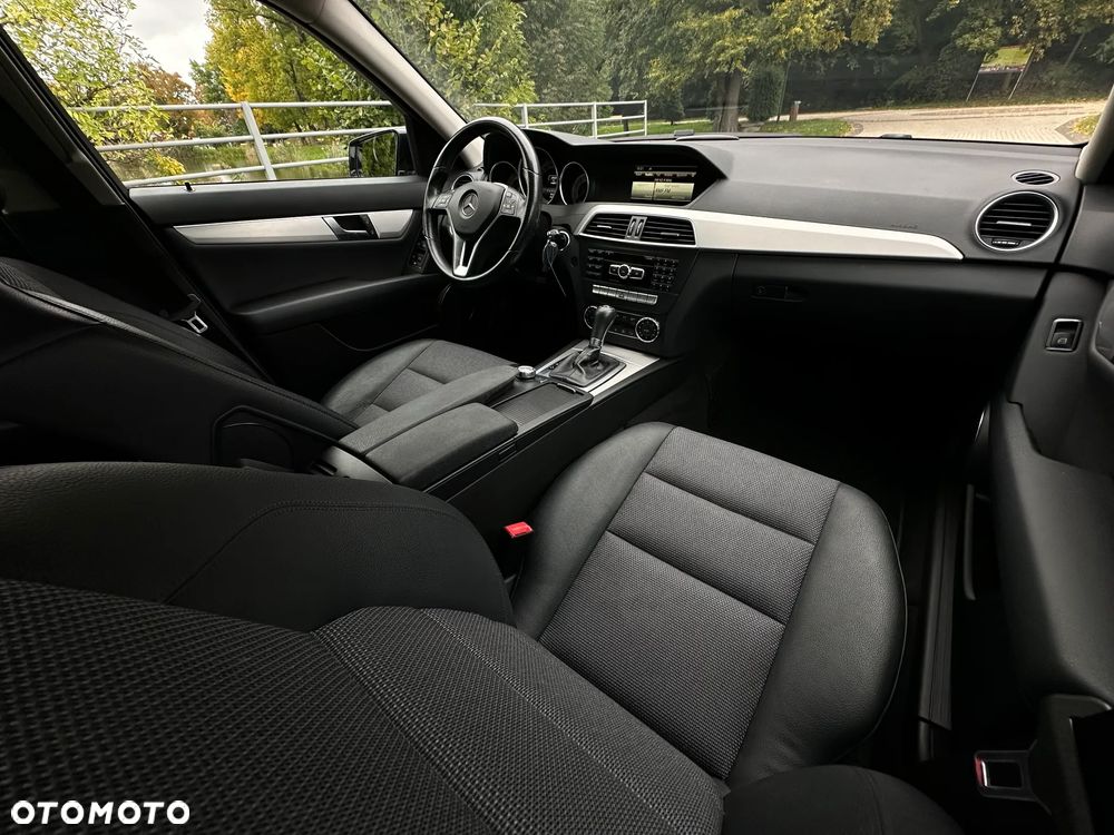 Mercedes-Benz Klasa C 180 T 7G-TRONIC Avantgarde Edition - 18