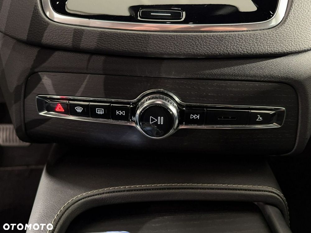 Volvo XC 90 - 32
