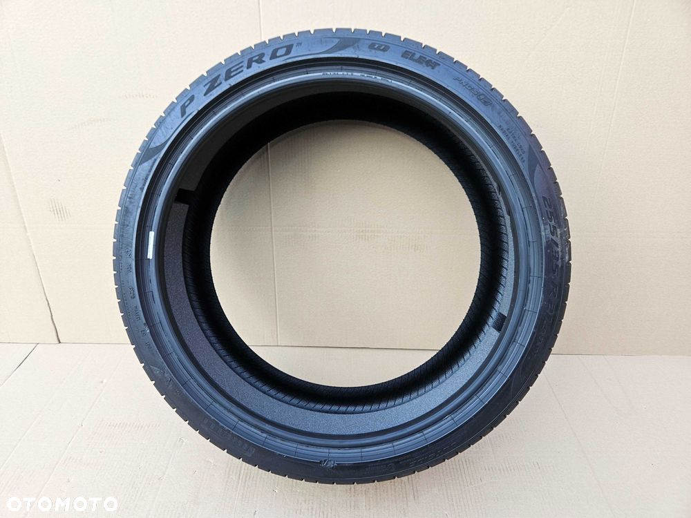 1x OPONA letnia 255/35 R21 PIRELLI P ZERO T1 ELECT 7mm 98W PNCS - 4
