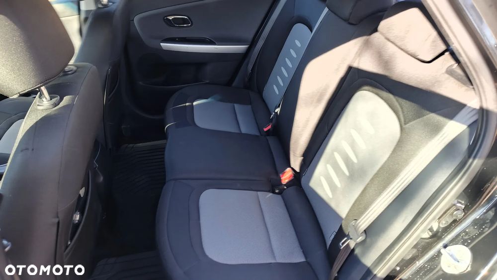 Kia Ceed - 13