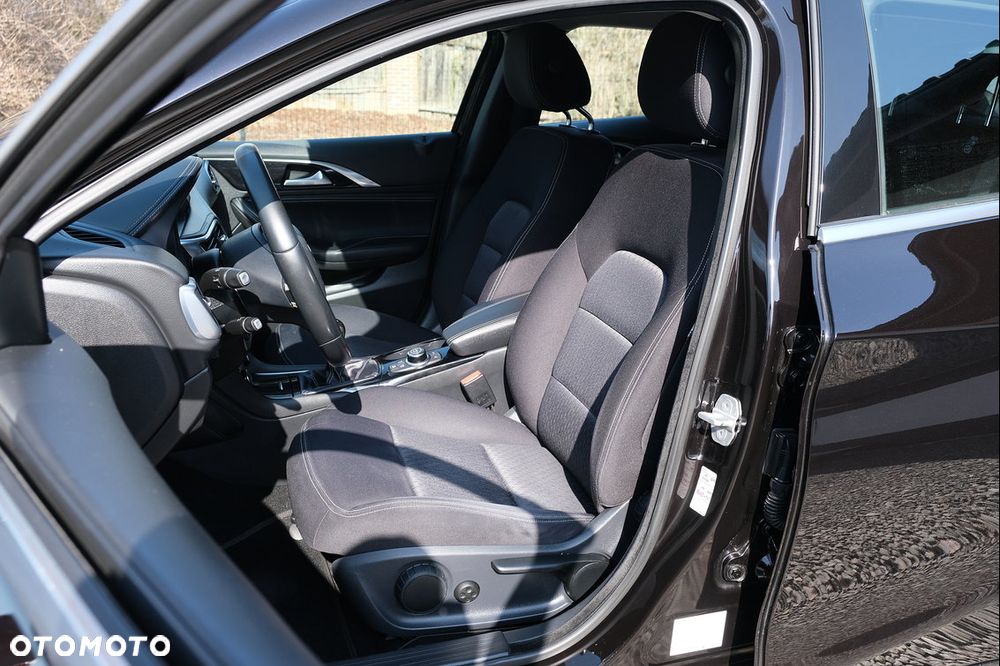 Infiniti Q30 - 23