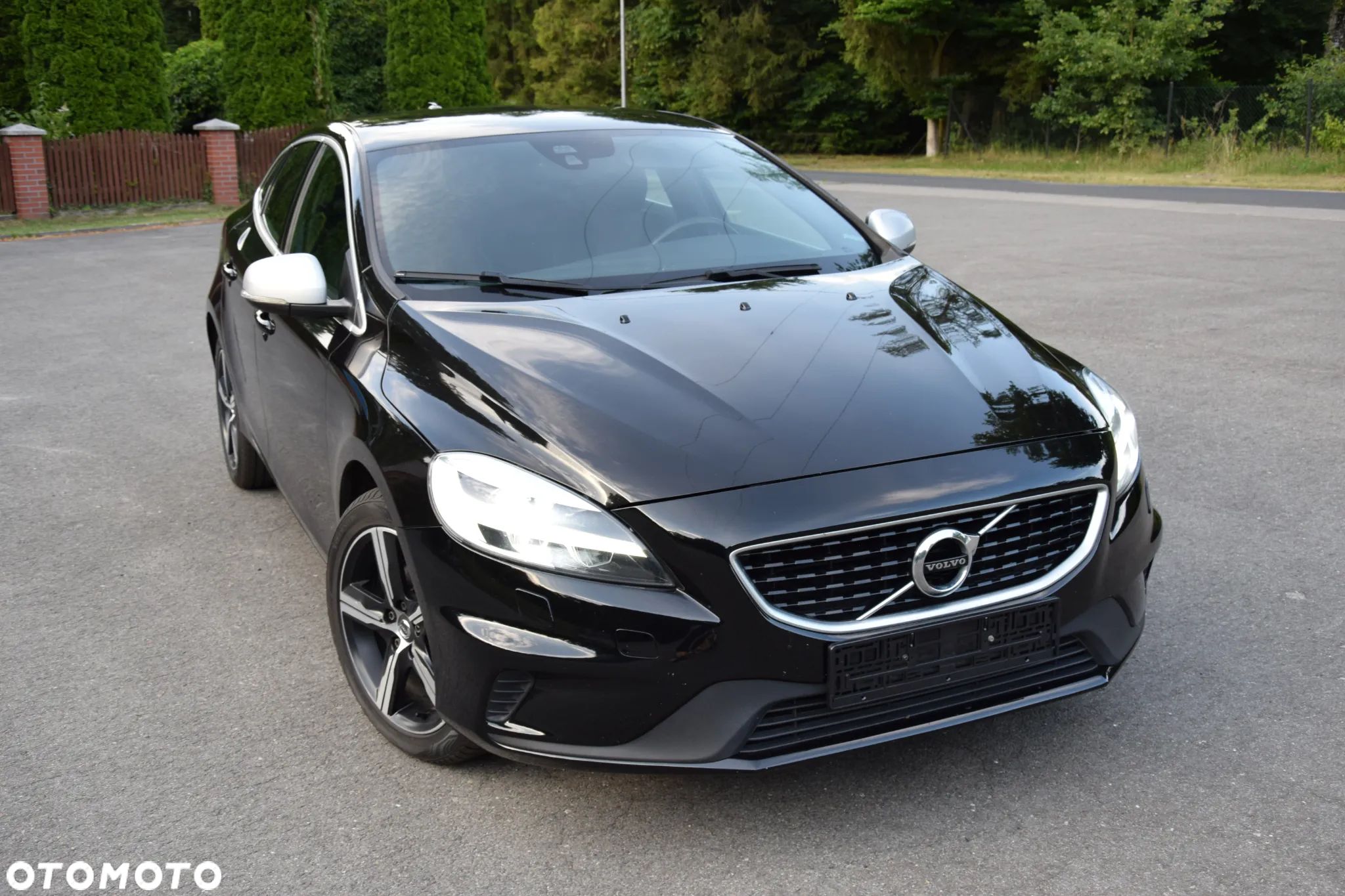 Volvo V40 D2 Drive-E SCR R-Design Momentum - 1