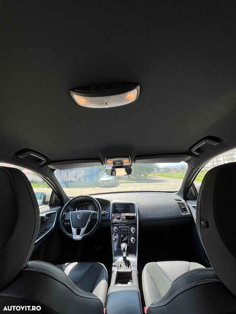 Volvo XC 60 D5AWD Momentum - 6