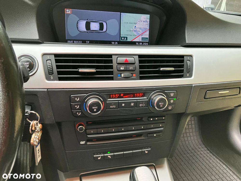 BMW Seria 3 330i - 16