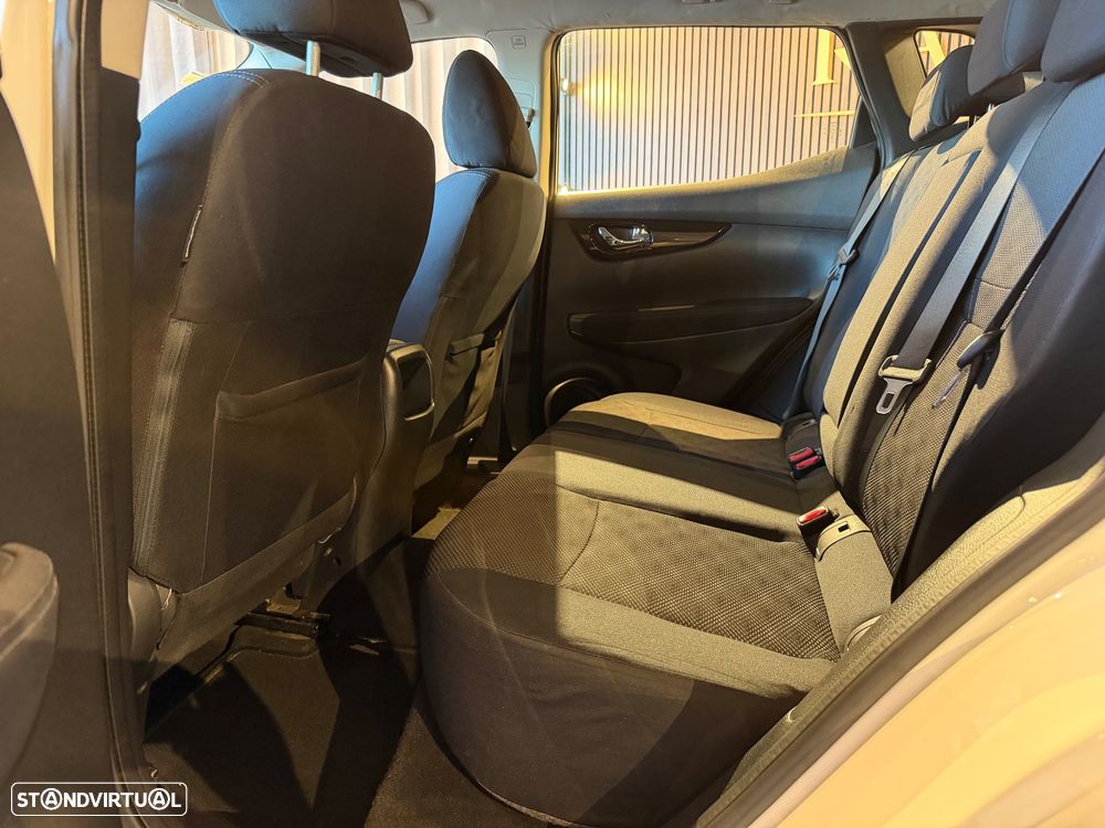 Nissan Qashqai 1.6 dCi N-Connecta RS+PS 4x4i - 31