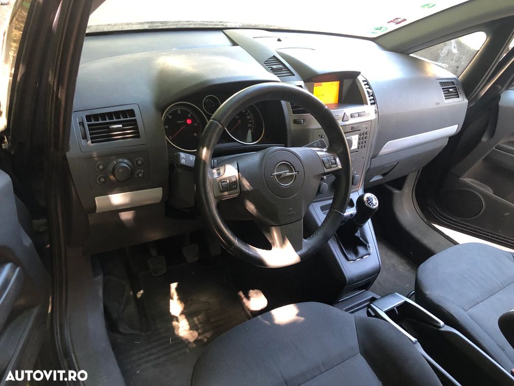 Dezmembrez Opel Zafira 2006 1,9 diesel 120CP - 3