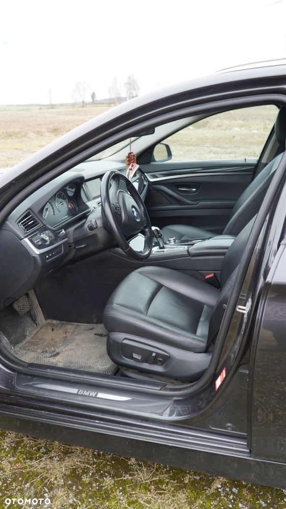 BMW Seria 5 520d xDrive - 17