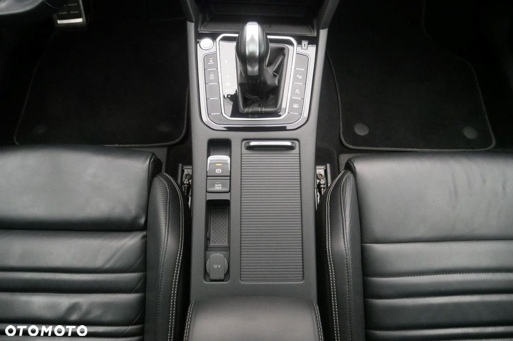 Volkswagen Passat - 11