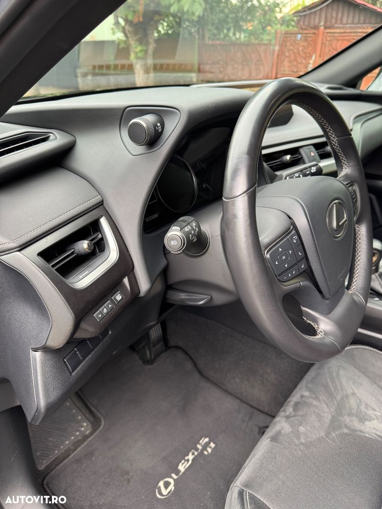 Lexus UX 250h Business Edition - 12