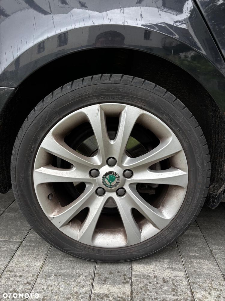 Skoda Superb 2.0 TDI Family DSG - 33