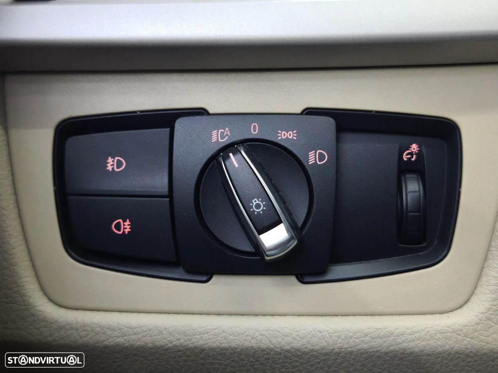 BMW 330 e iPerformance Line Luxury Purity - 29