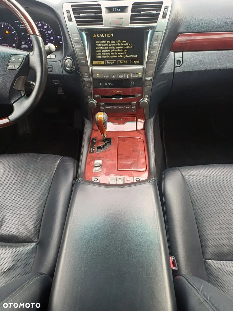 Lexus LS 460 Prestige - 27