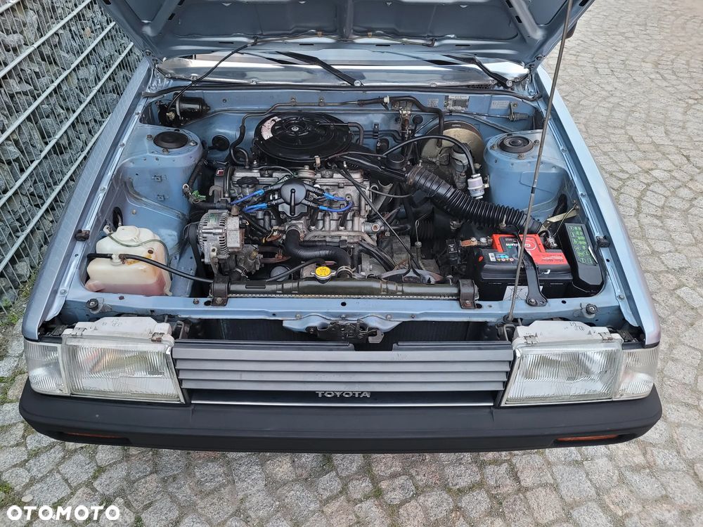 Toyota Camry - 28