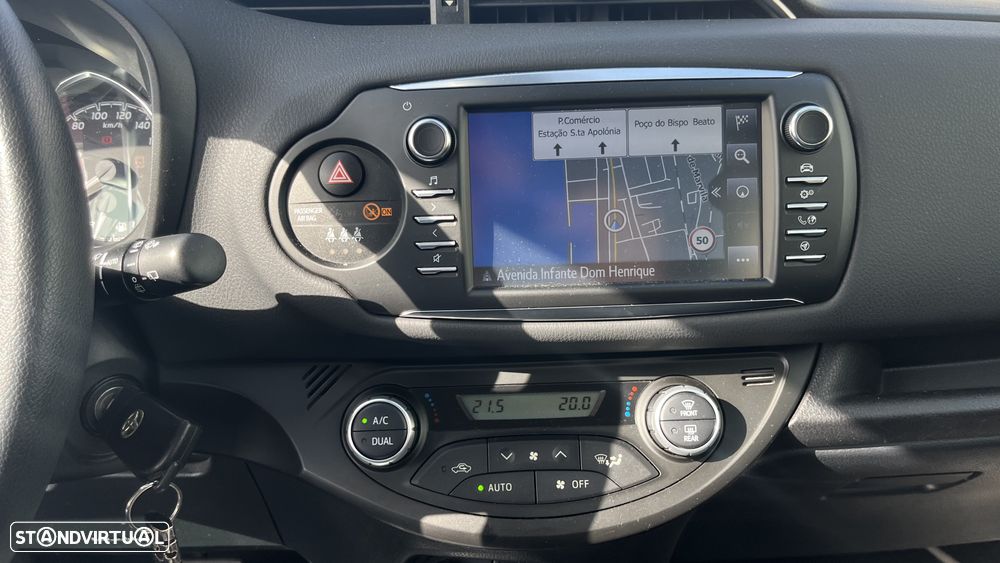 Toyota Yaris 1.5 HSD Comfort +P.Style+Navi - 4