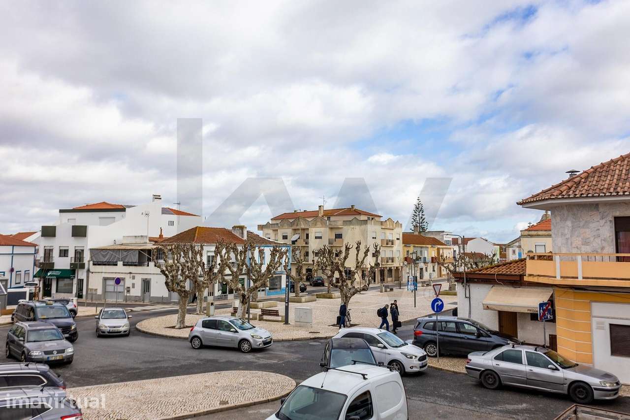 Prédio no centro do Samouco – Praça da República - Grande imagem: 4/16