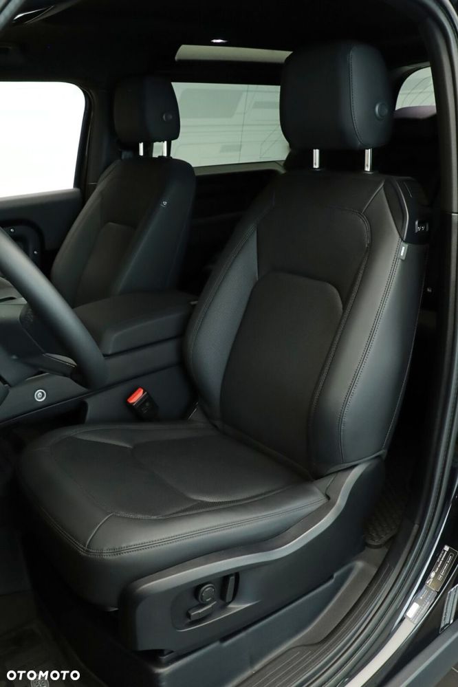 Land Rover Defender - 19