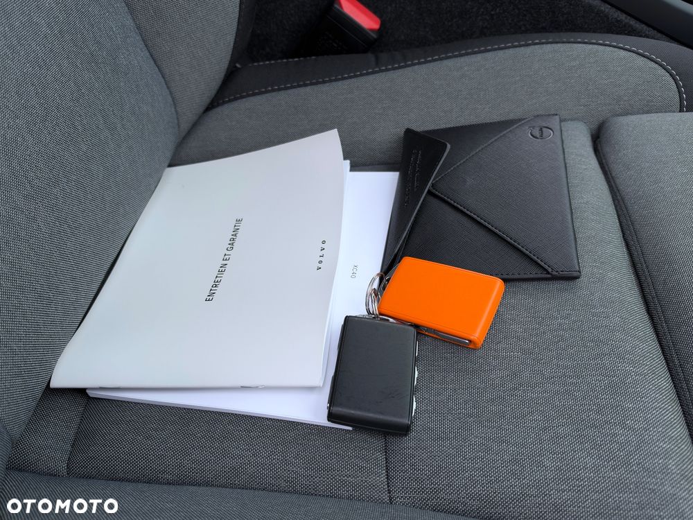 Volvo XC 40 B3 Plus Dark - 40