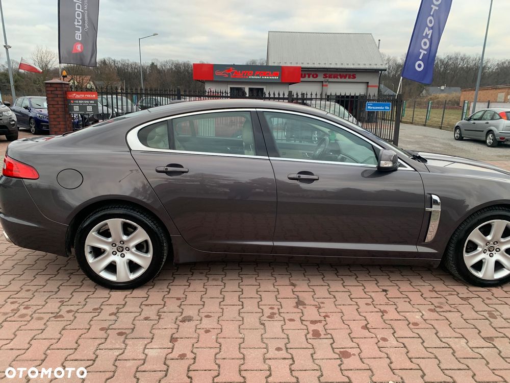 Jaguar XF 2.7 V6 Premium Luxury - 11