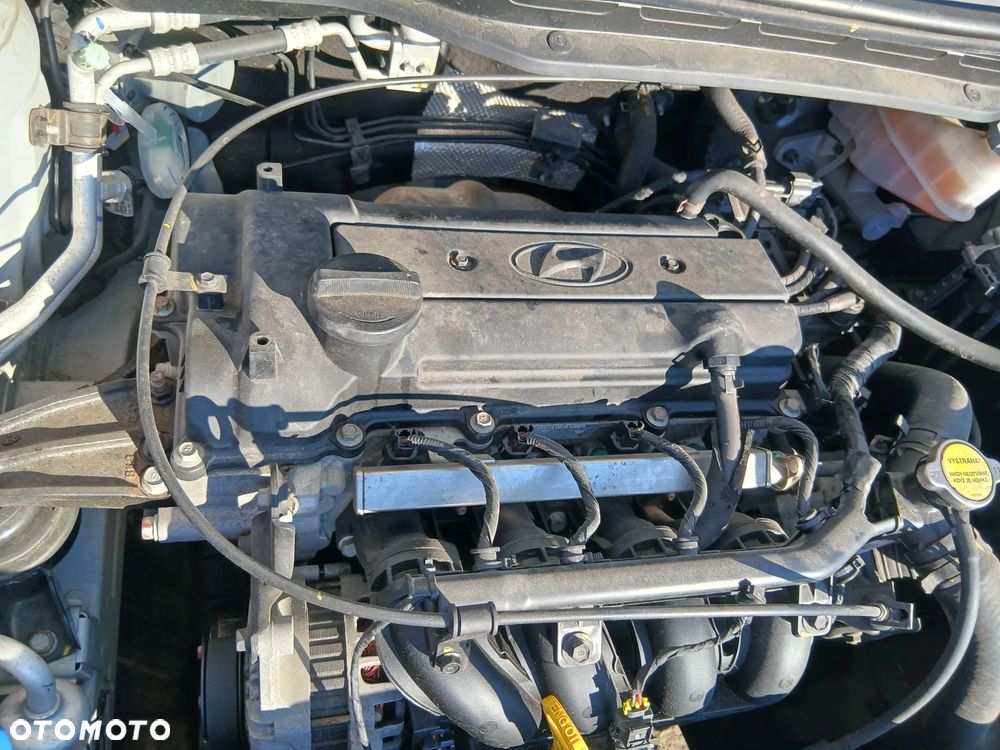 Hyundai I20 08- 1.2 B G4la SIlnik skrzynia  drzwi zderzak maska błotnik klapa  lakier FG - 17