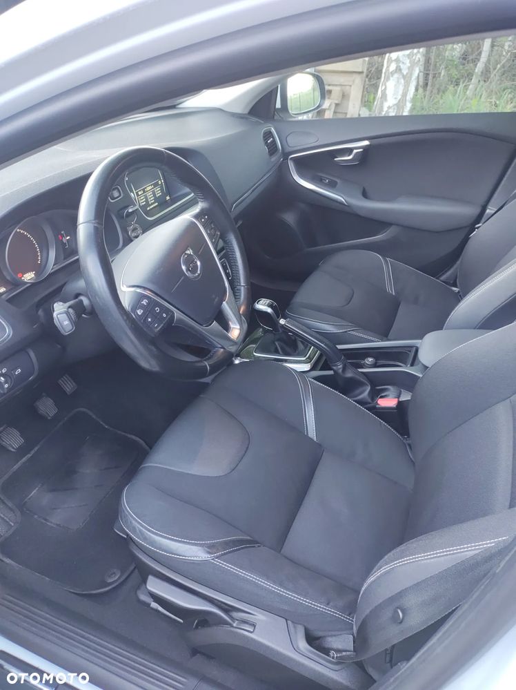 Volvo V40 D2 Drive-E Momentum - 10