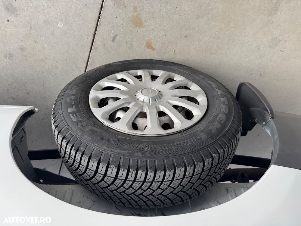 Ford Tourneo Custom - 32