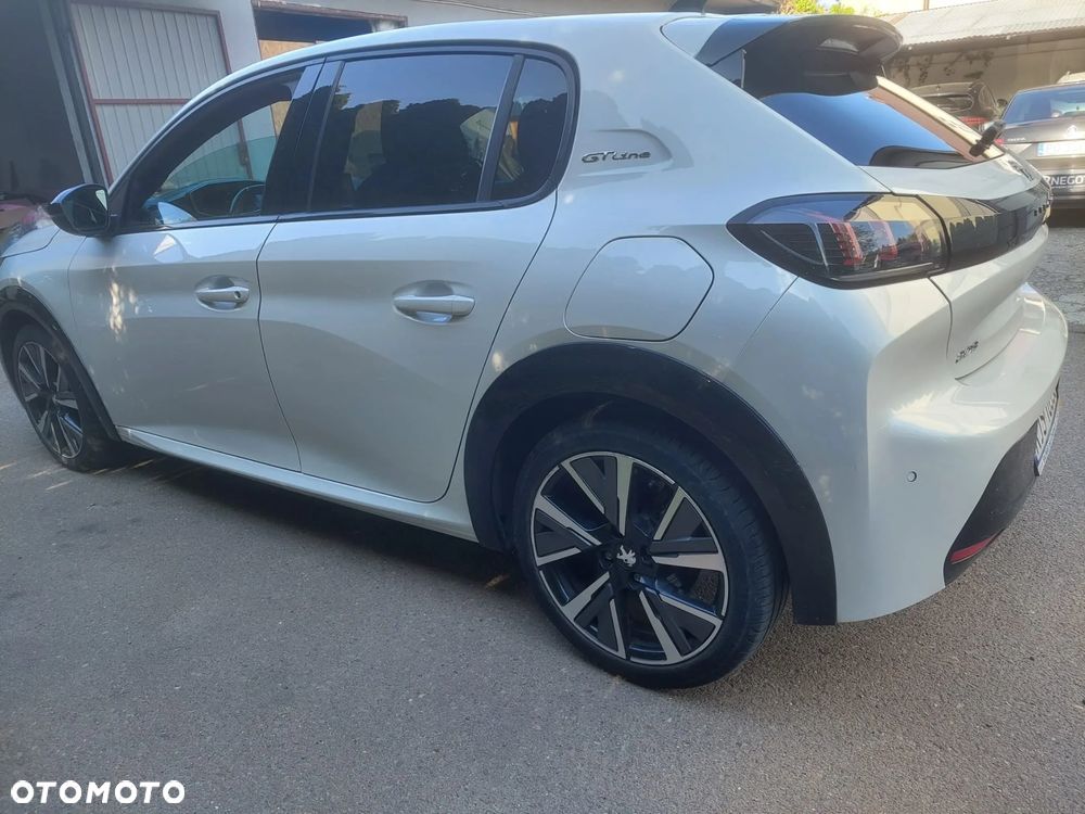 Peugeot 208 - 4