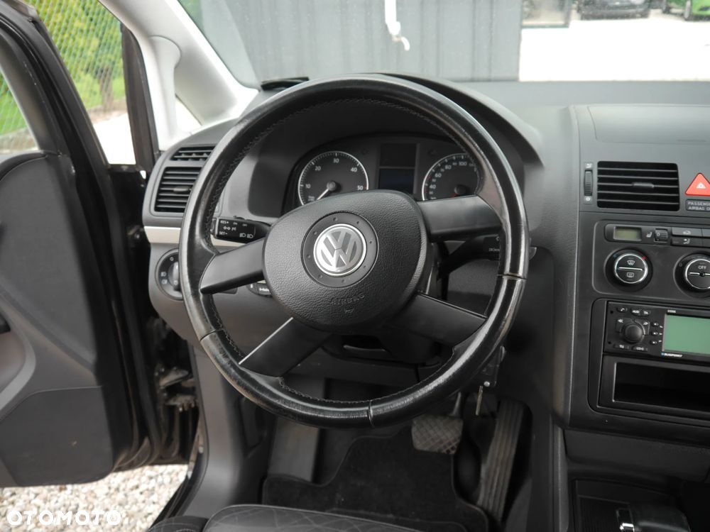 Volkswagen Touran 2.0 TDI DSG Highline - 9