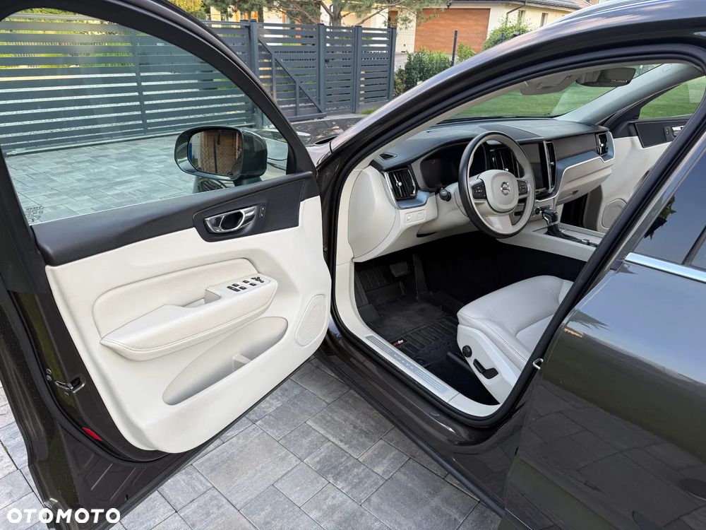 Volvo XC 60 D4 AWD Momentum - 32