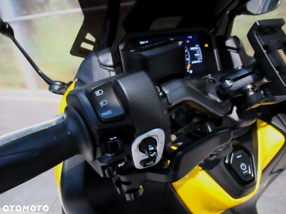 Yamaha Tmax - 10
