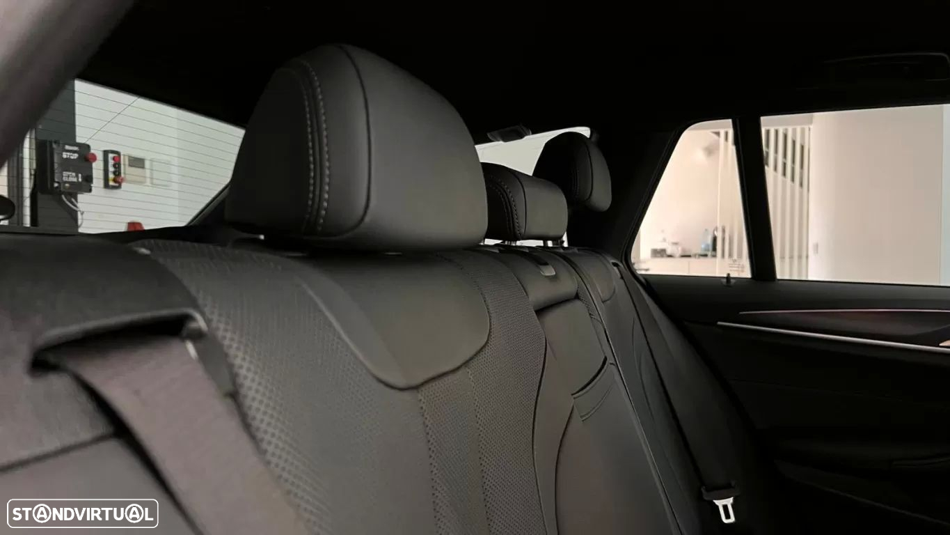 BMW 530 e Pack Desportivo M - 40