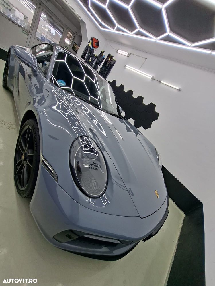 Porsche 911 4 GTS PDK - 1