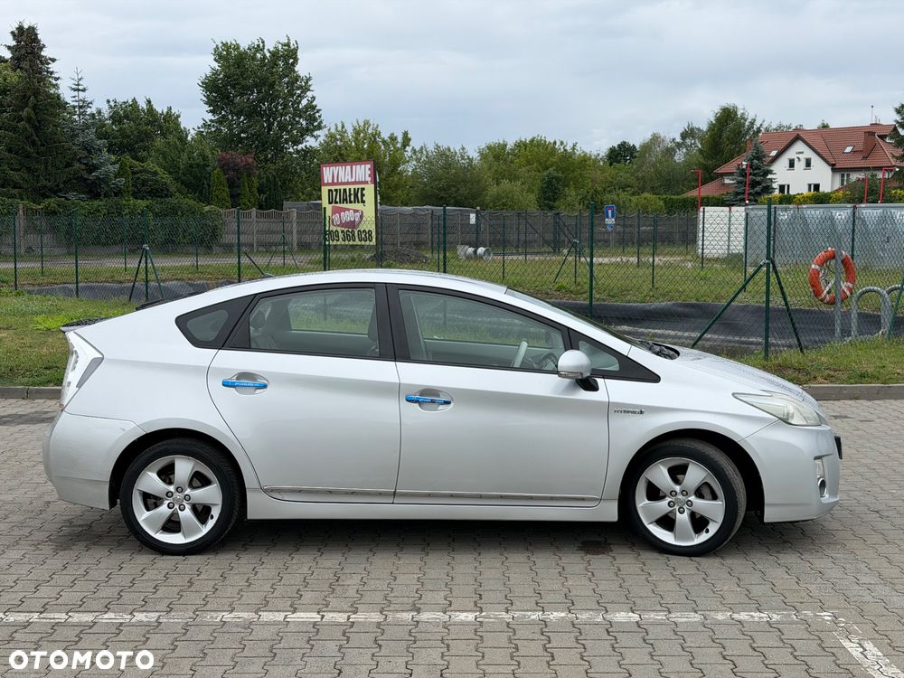 Toyota Prius 1.8 HSD Prestige - 4