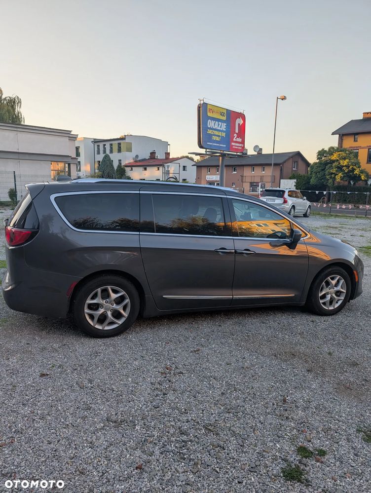 Chrysler Pacifica - 10