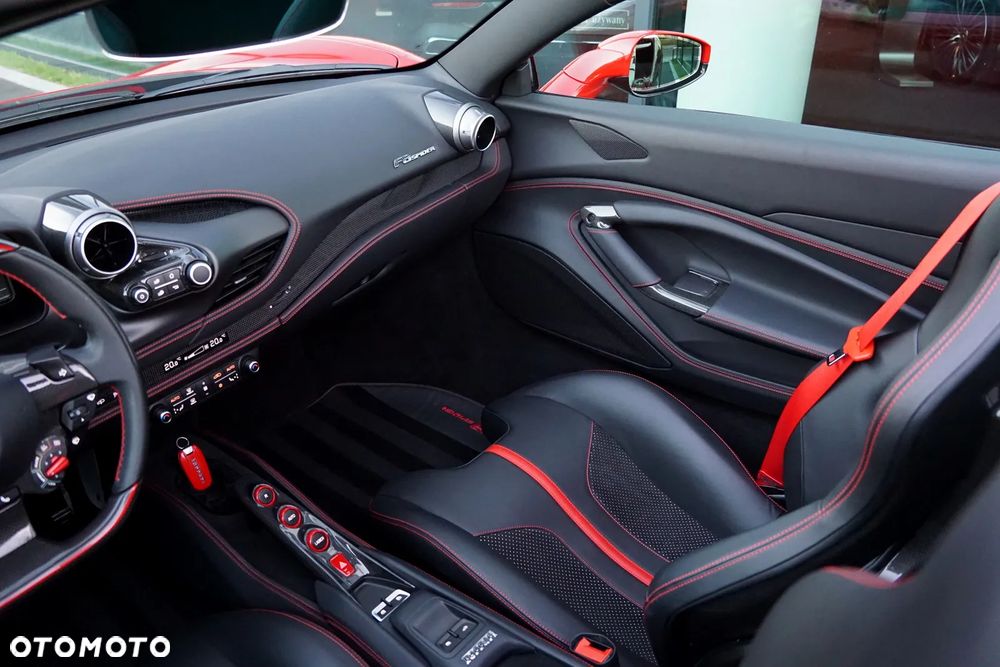 Ferrari F8 Spider - 28