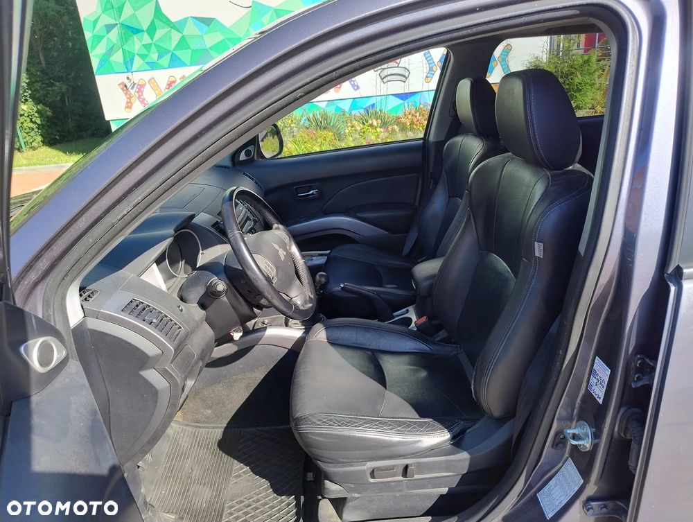 Mitsubishi Outlander - 4