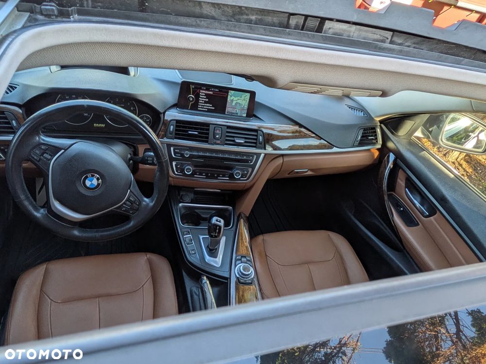 BMW Seria 3 328i Luxury Line - 32
