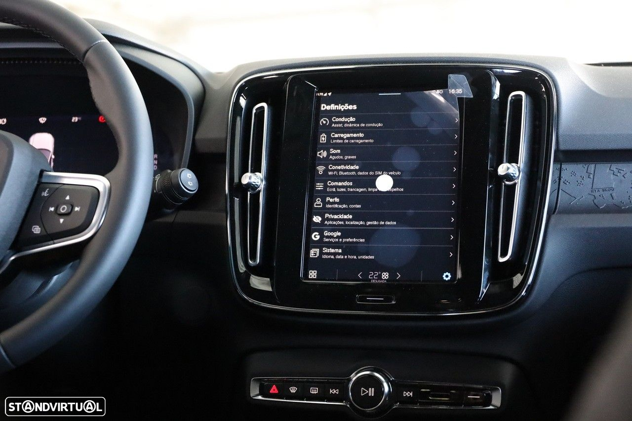 Volvo EX40 82 kWh Single Motor Extended Range Black Edition - 17