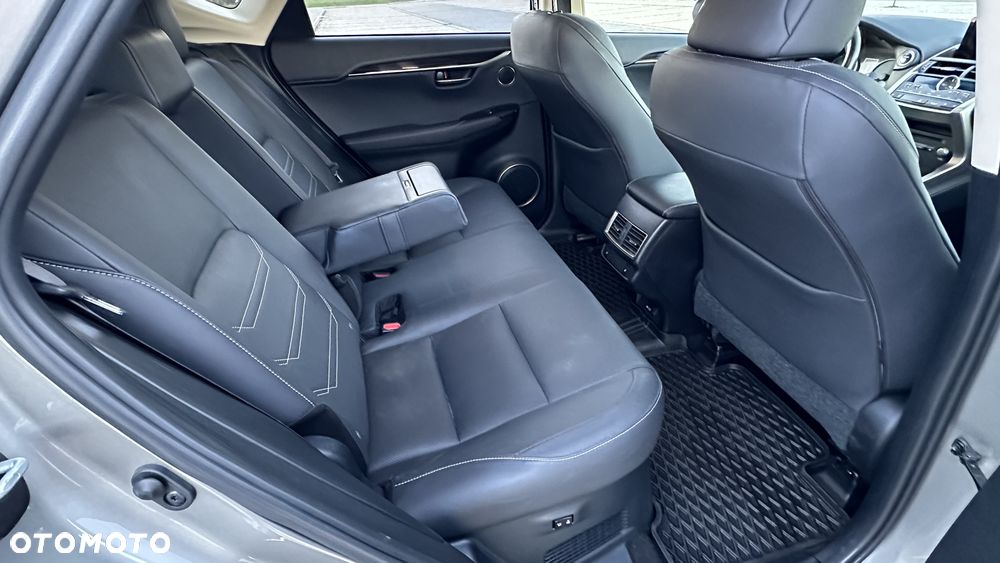 Lexus NX 300h Elite AWD - 26