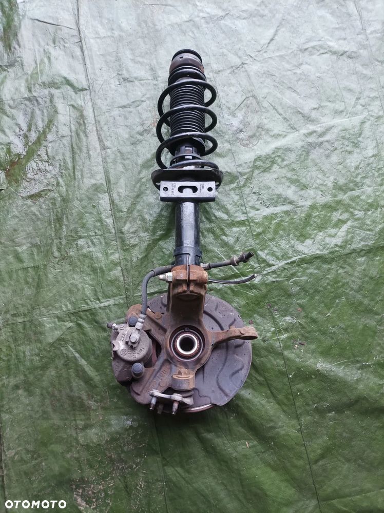 Skoda Fabia III 1,0 TSI Mchperson zwrotnica prawa 6C0413031AN - 2