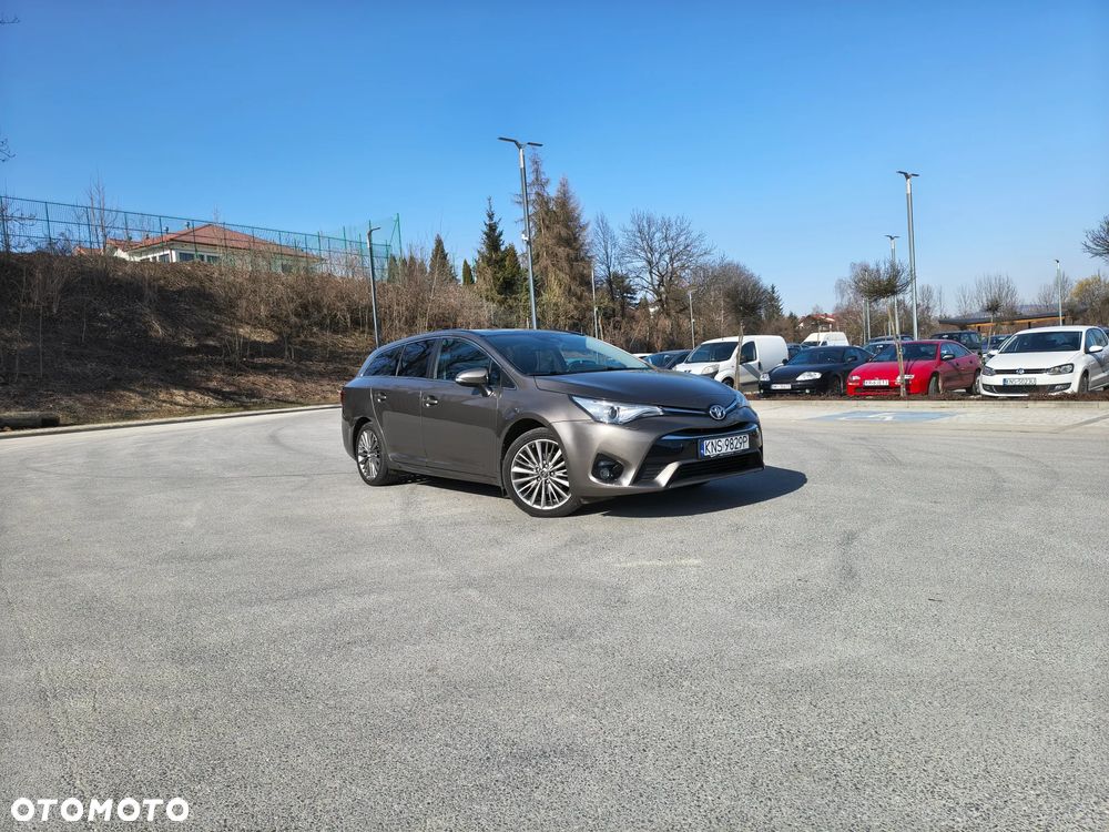 Toyota Avensis - 1