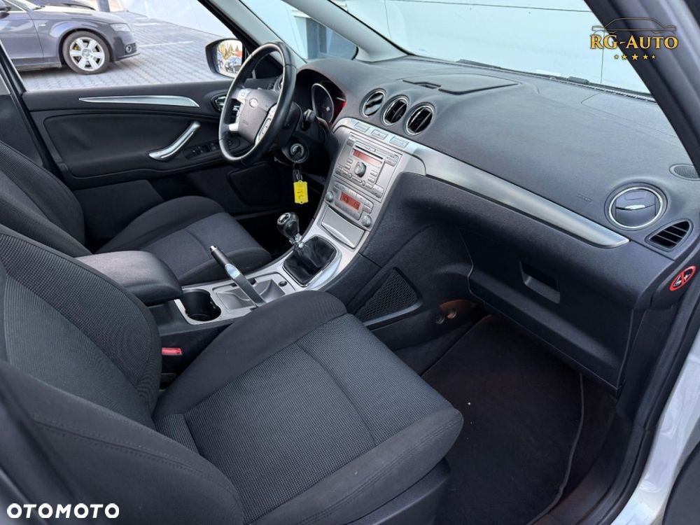 Ford S-Max - 32