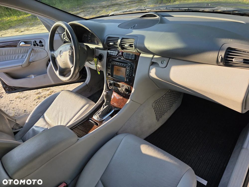 Mercedes-Benz Klasa C 320 4Matic Avantgarde Sport Edition - 20